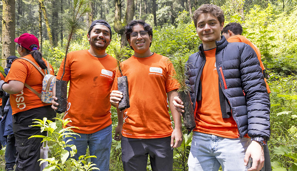 Alumnos participan en la Reforestación Anáhuac 2025 en San Juan Yautepec