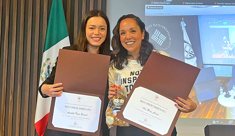 Nuestras egresadas, Anabell Trejo y Ana Pérez Cristo, participan en panel de Actuarias Emprendedoras