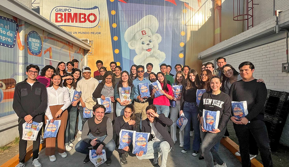 Alumnos de Actuaría visitan la planta de BIMBO Azcapotzalco