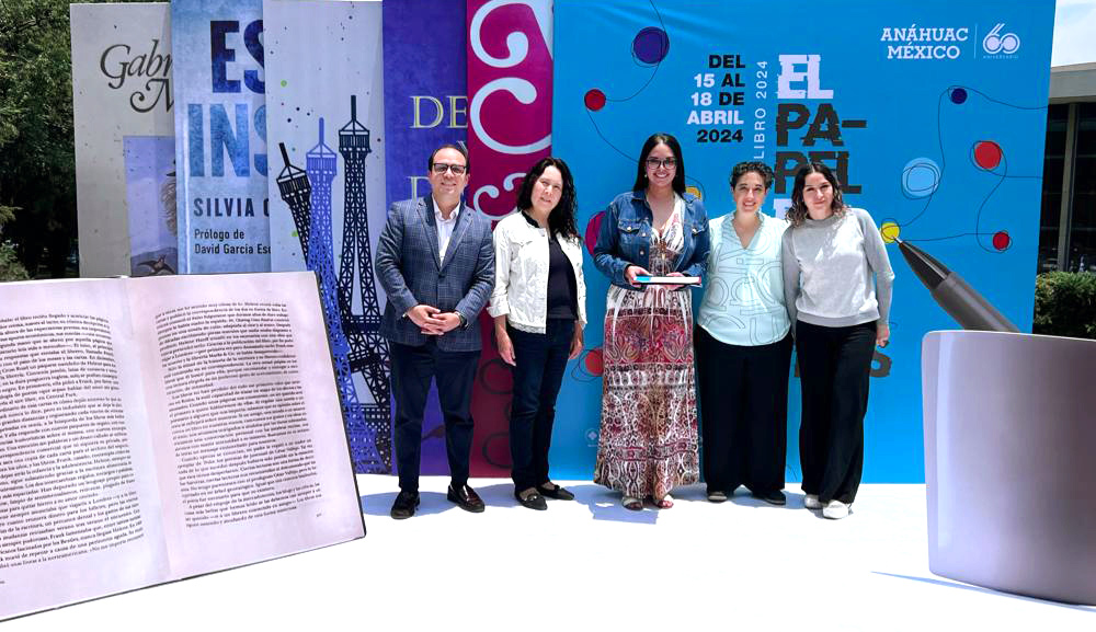 Miembros de la Facultad de Bioética se unen a la celebración del Día Internacional del Libro 2024: El papel de las letras