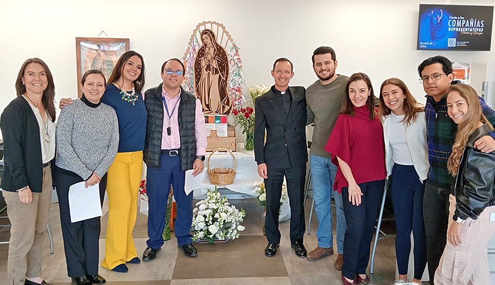 La Virgen Peregrina fortalece la unión espiritual en la Facultad de Bioética