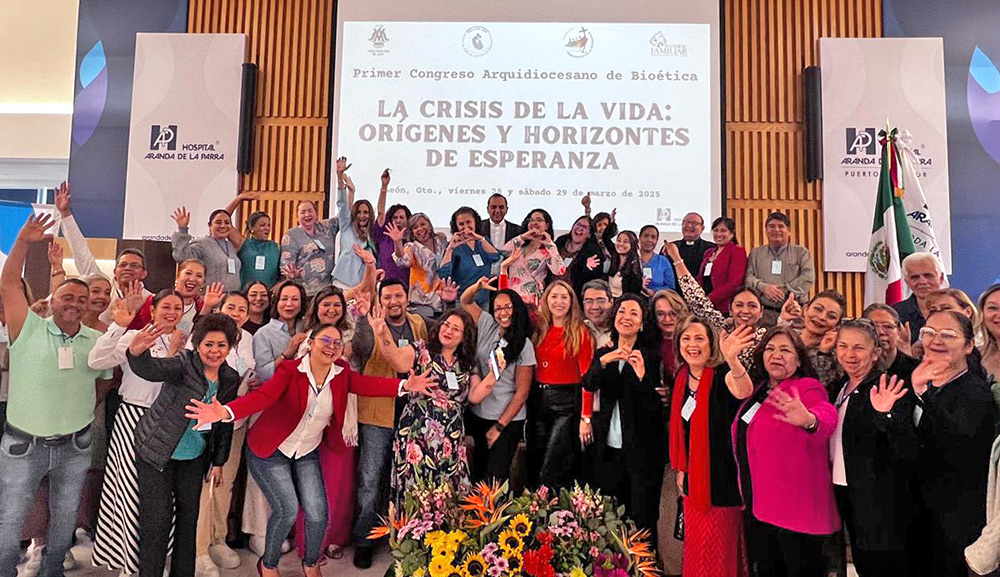 Participamos en el Primer Congreso Arquidiocesano de Bioética en León, Guanajuato