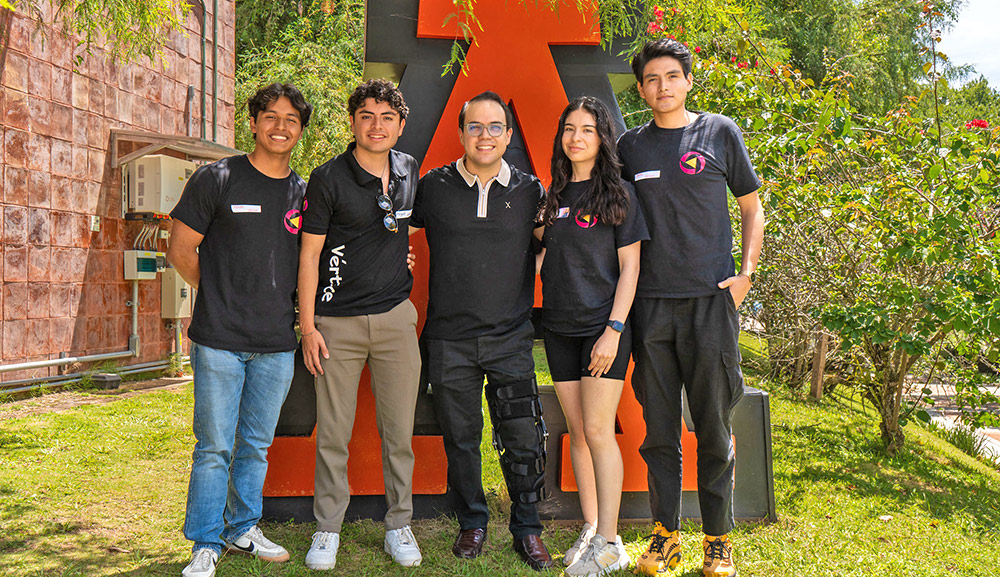 We inspire student leaders to exercise service-based leadership