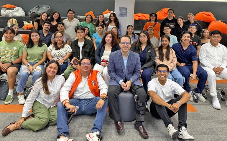 Lecture on social media at Anáhuac Veracruz
