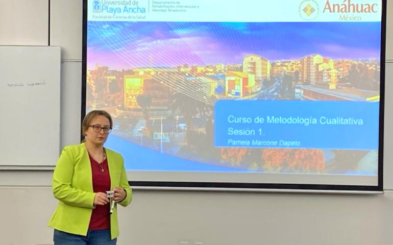 Especialista chilena imparte curso sobre metodología de investigación cualitativa