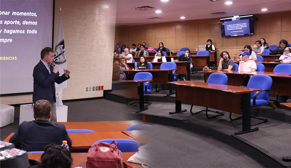 Arturo López Gavito presenta libro y comparte experiencias con nuestros alumnos
