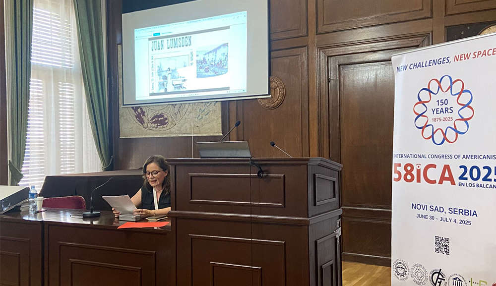 La Dra. Carolina Magaña Fajardo analizó en el Congreso Internacional de Americanistas cómo el diseño de baños en Chile y México (1900–1950) reflejó desigualdades sociales. 