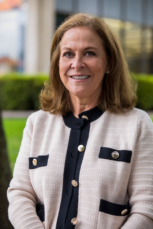 Mtra María del Carmen Saro Suárez