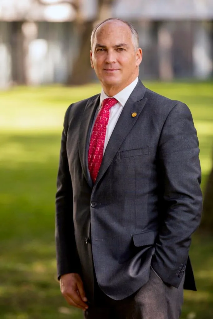 Coordinador Carlos Mendoza