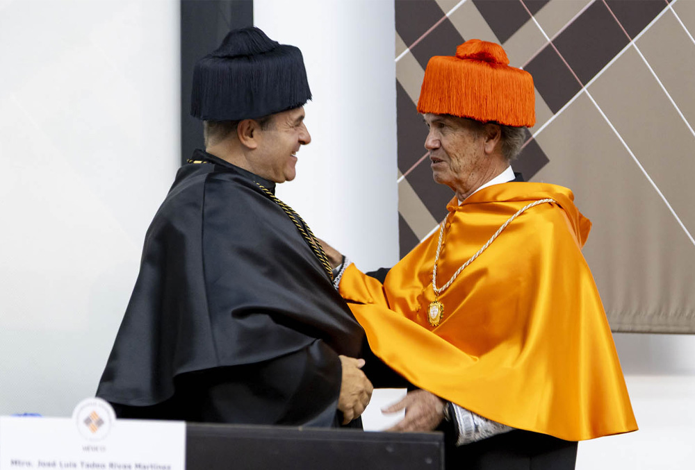 Ceremonia de investidura del Doctorado Honoris Causa al Lic. Fernando Senderos Mestre