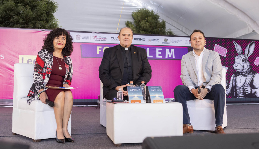 Dr. Cipriano Sánchez García, L.C., presented his book Rumbo a la plenitud (Towards Fulfilment) at FILEM 2025